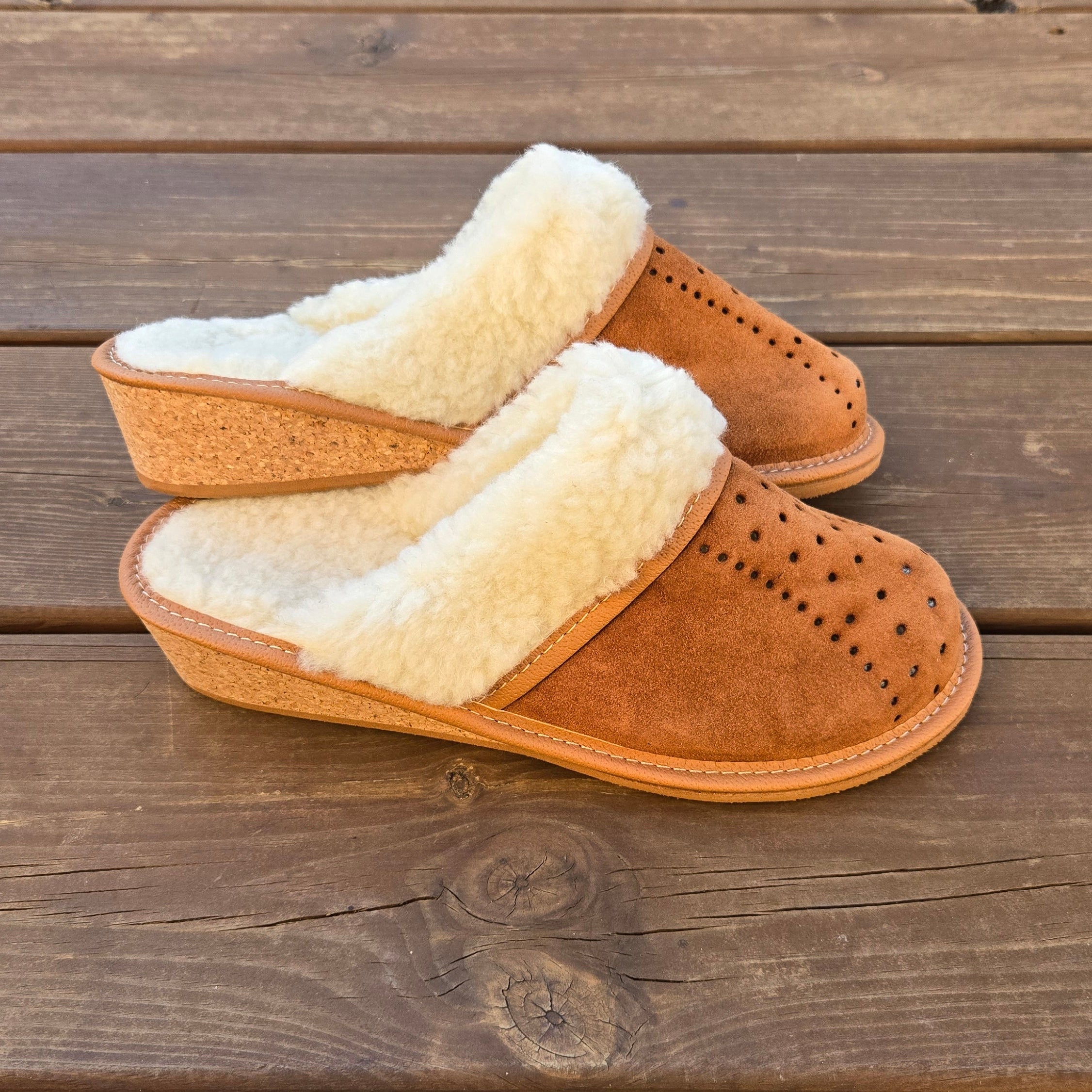 Chaussons en daim marron talon