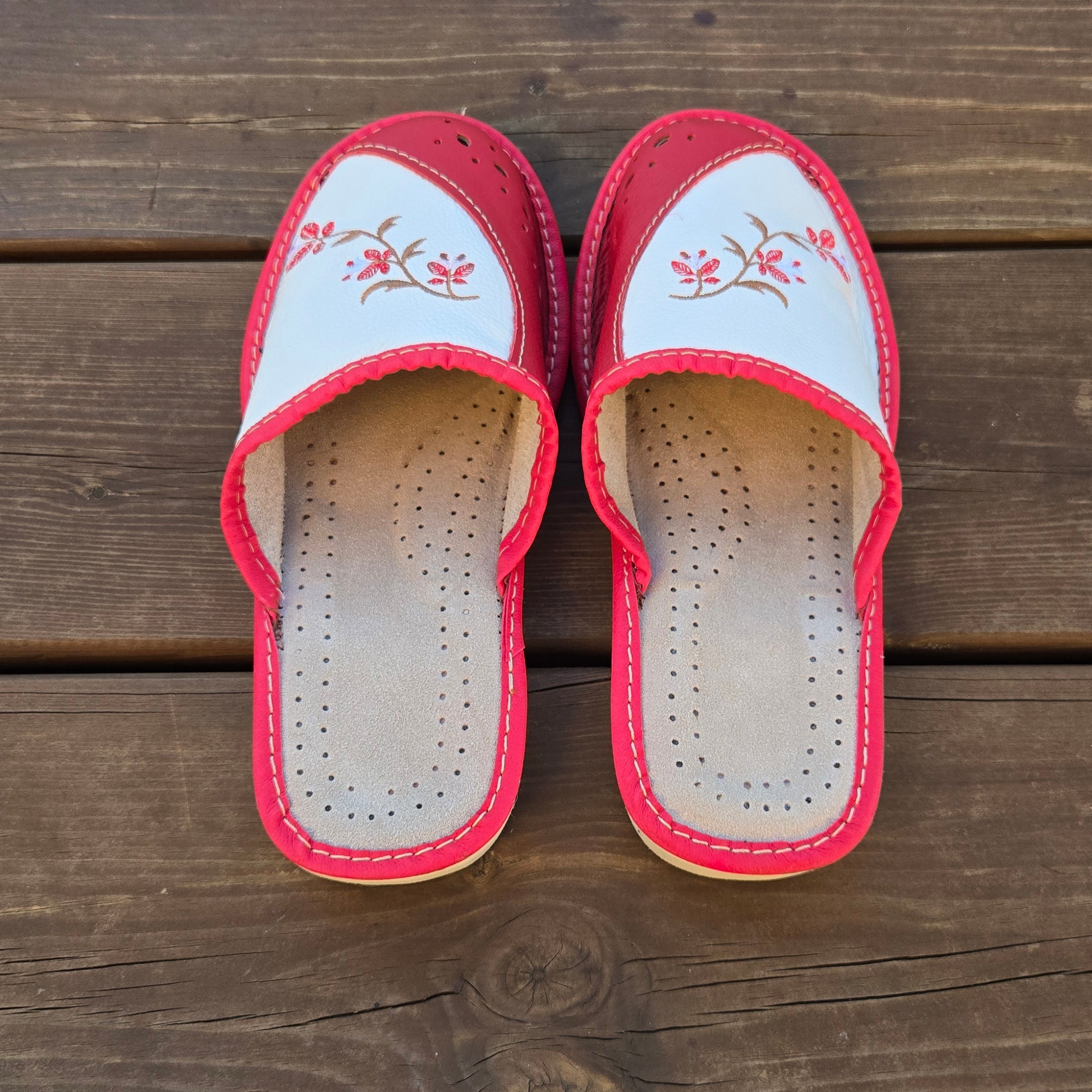 Pantoufles cuir rouge
