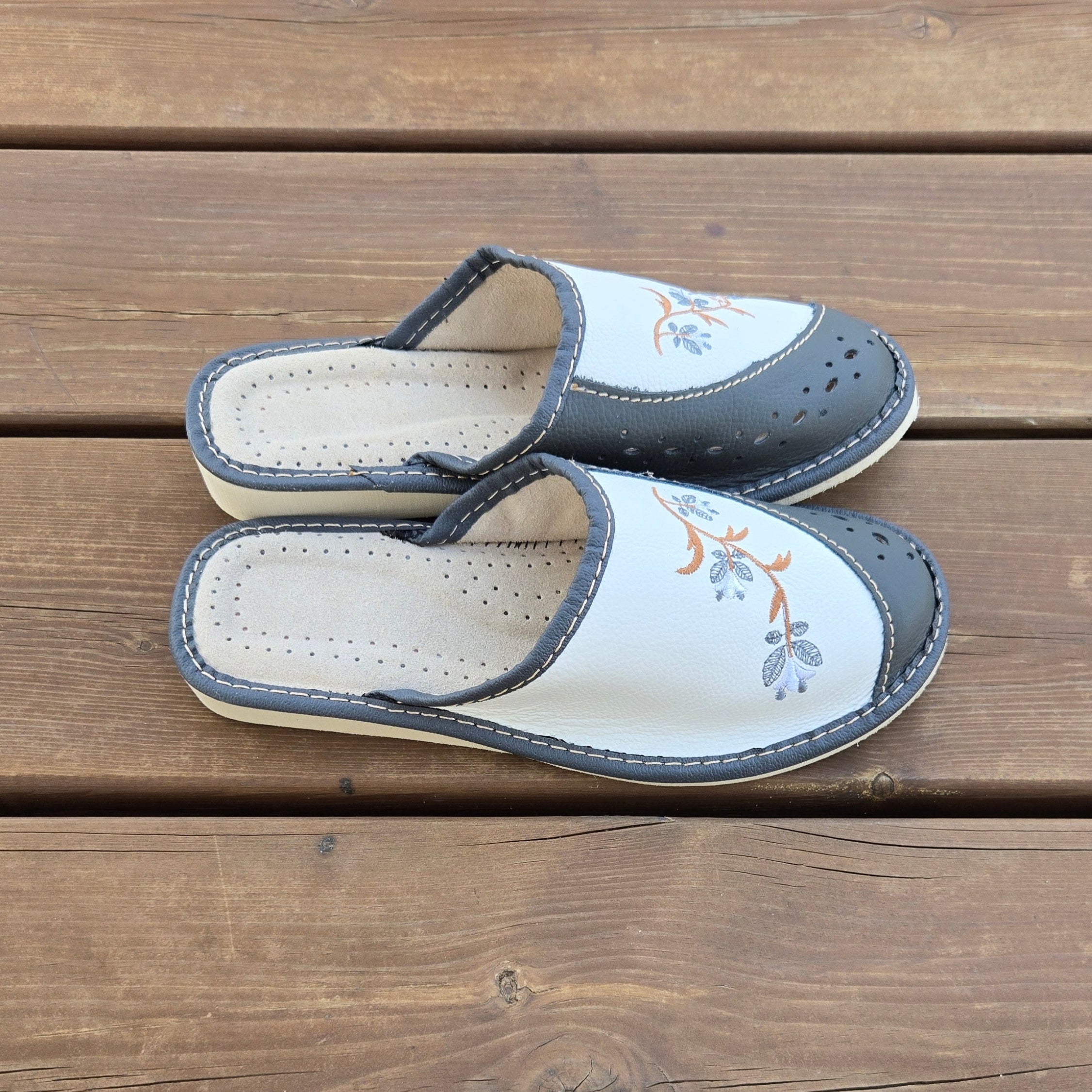 Pantoufles cuir grises femme
