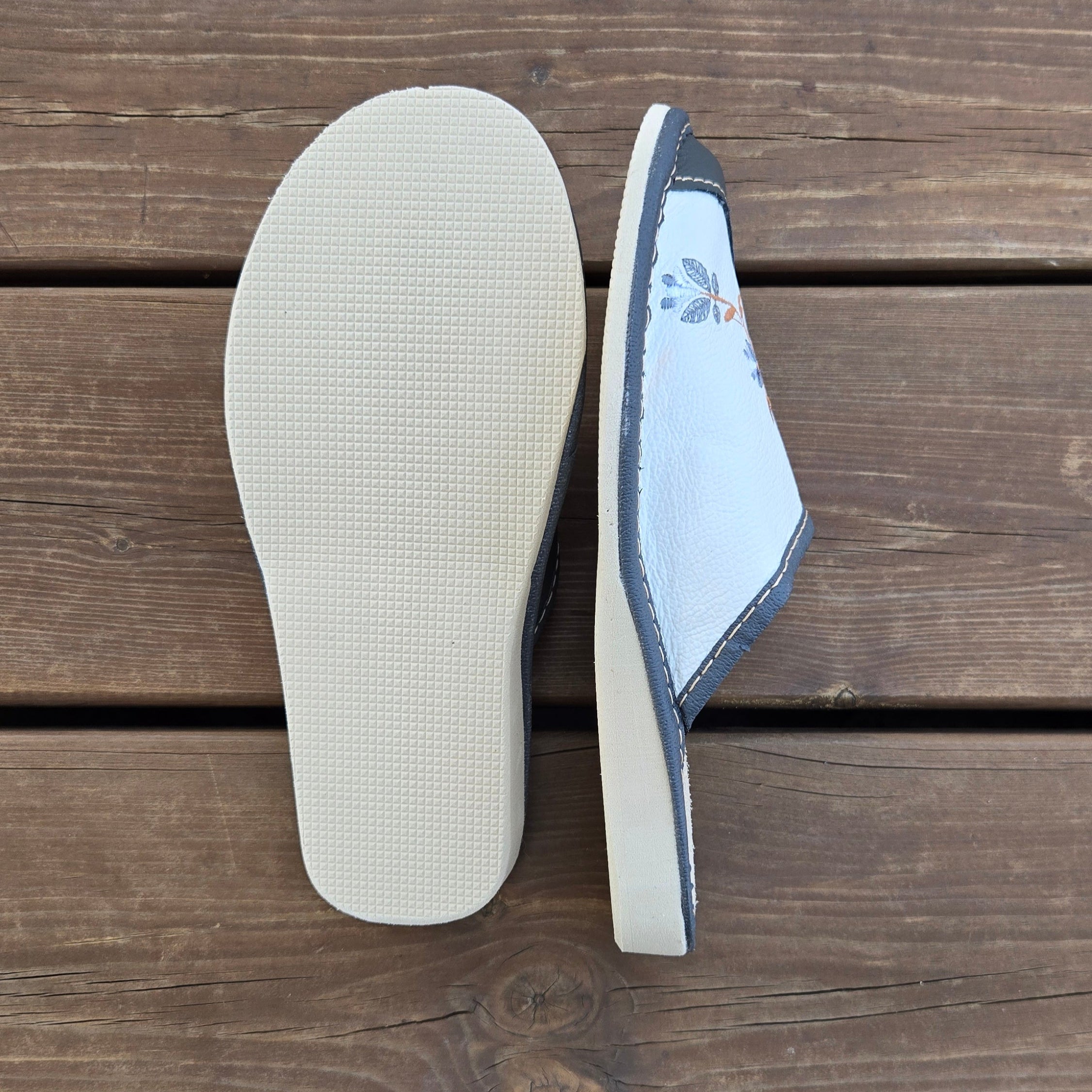 Pantoufles cuir grises femme