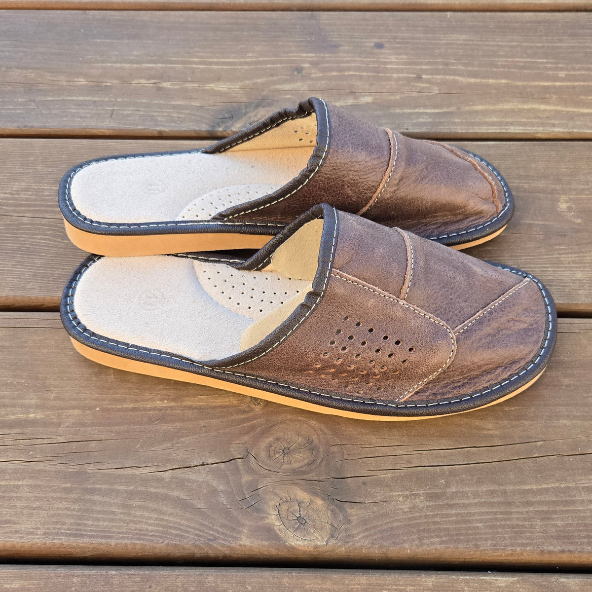 Pantoufles homme cuir souple marron