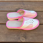 Pantoufles femme en cuir rose