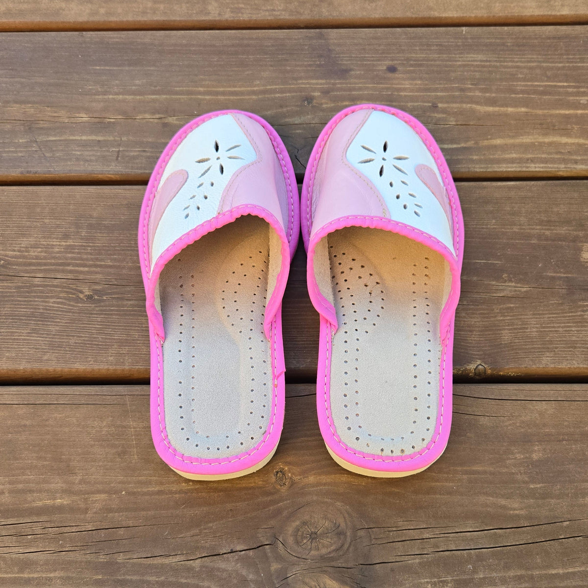 Pantoufles femme en cuir rose