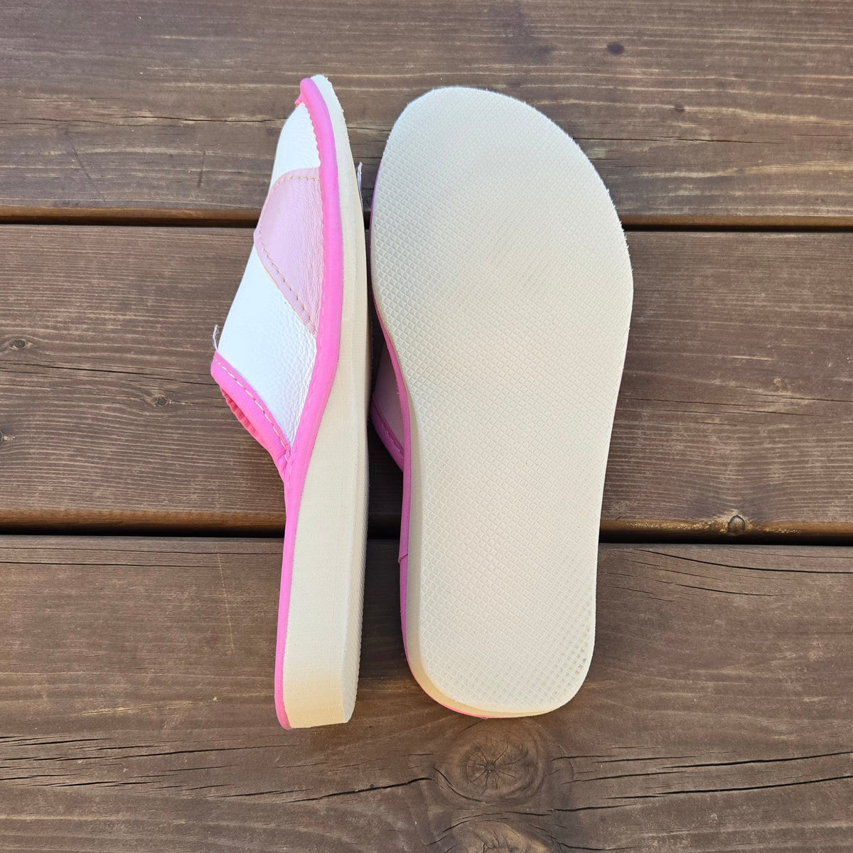 Pantoufles femme en cuir rose