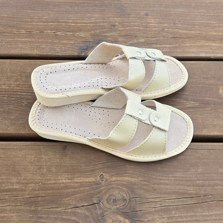 Pantoufles cuir beige bout ouvert
