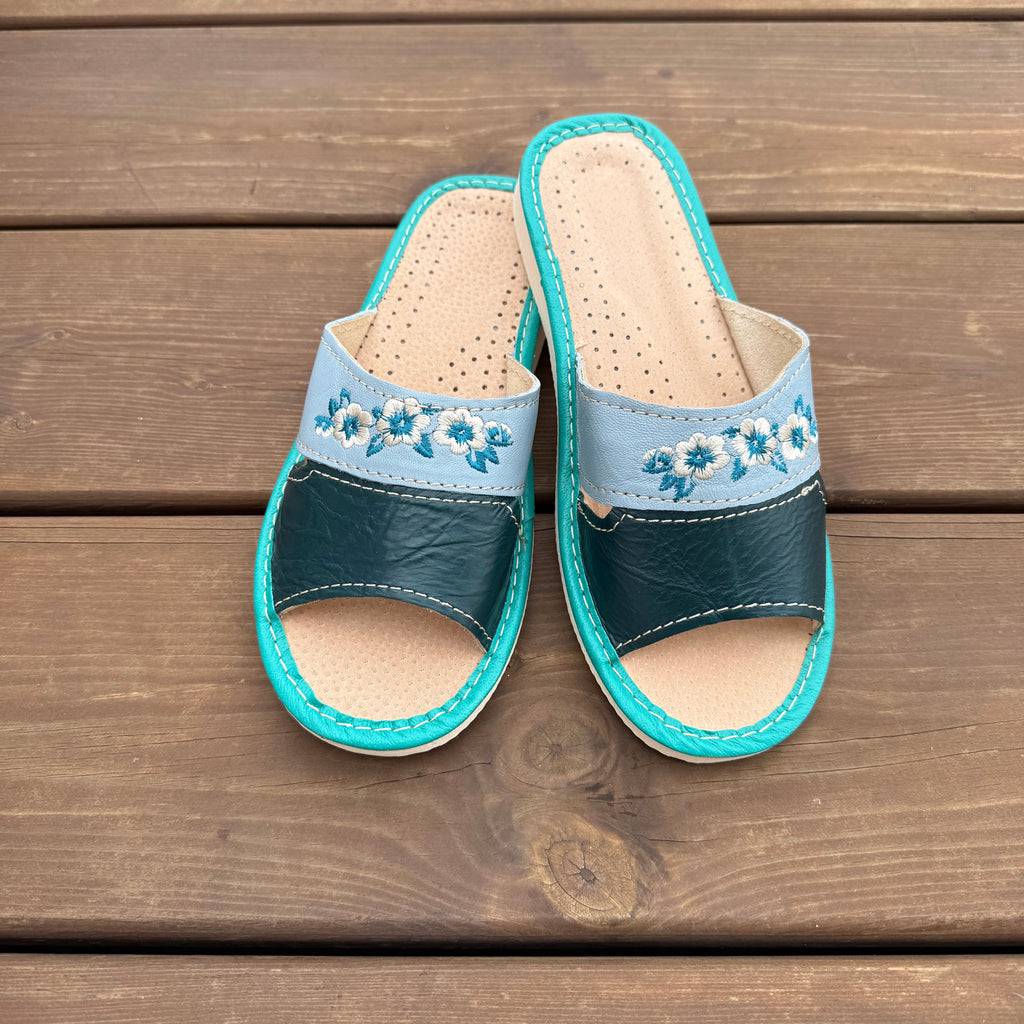 Mules femme cuir vert et bleu bout ouvert