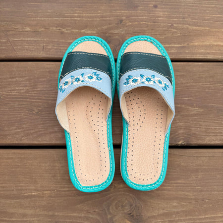 Pantoufles cuir vert bleu bout ouvert