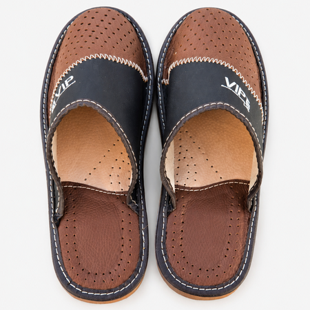 Pantoufles homme en cuir marron vues de dessus