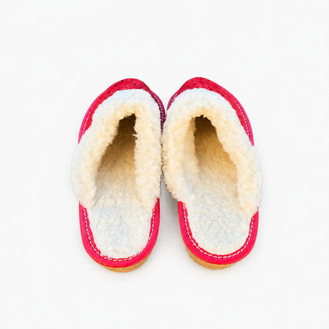 Chaussons fourrés mouton femme, daim rouge, talon liège 4 cm